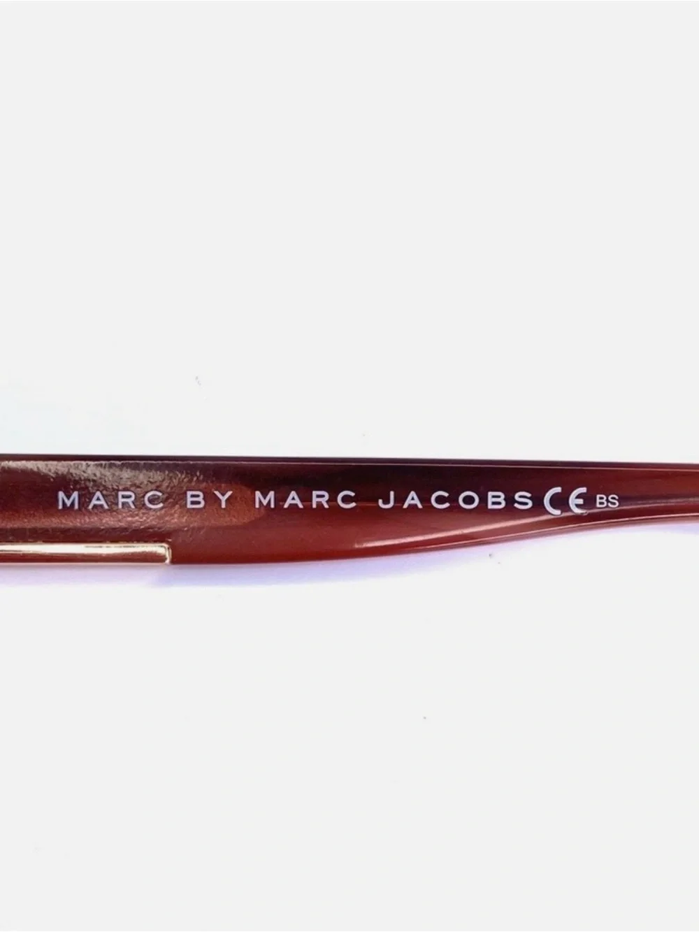 Marc by Marc Jacobs New in Hardshell Case. • Model: MMJ 617